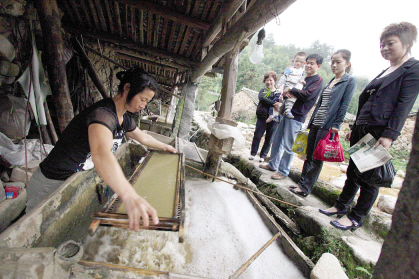 金瓯文化节演绎纸魅力 中国古法造纸文化园昨